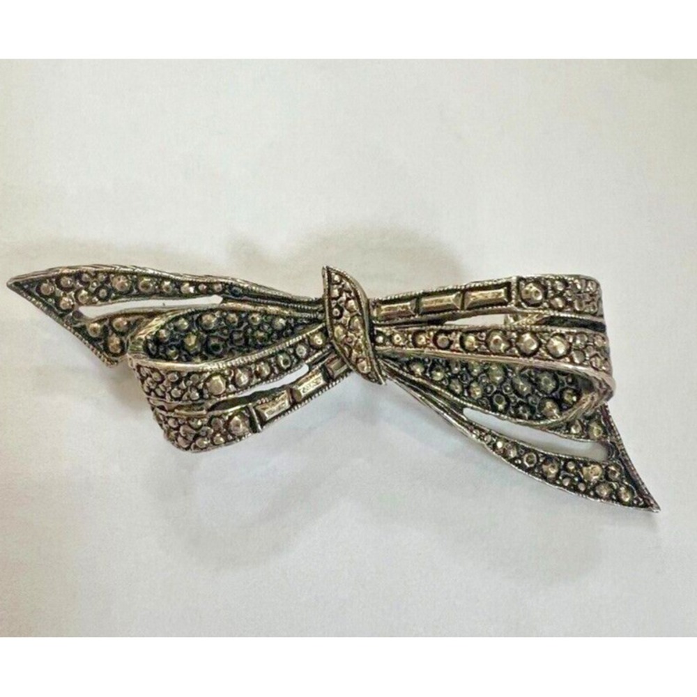Vintage Darlene Marcasite-Style Bow Brooch‎ – Silver-Tone Ribbon Pin Silver Gray
